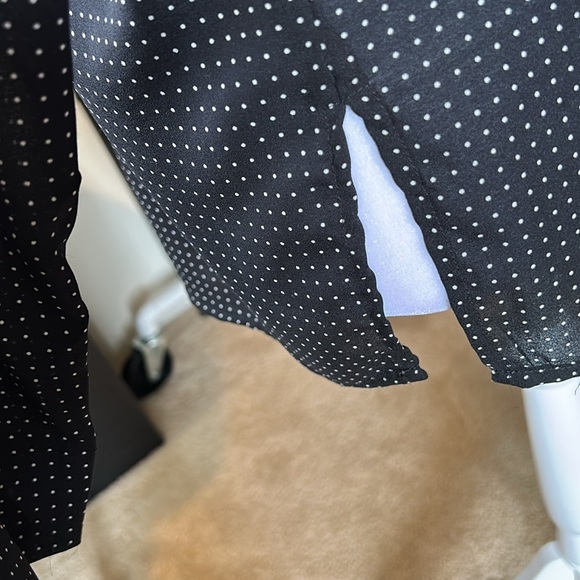 LIZ CLAIBORNE POLKA DOP DRESSY BLOUSE SIZE PM - Picture 6 of 15